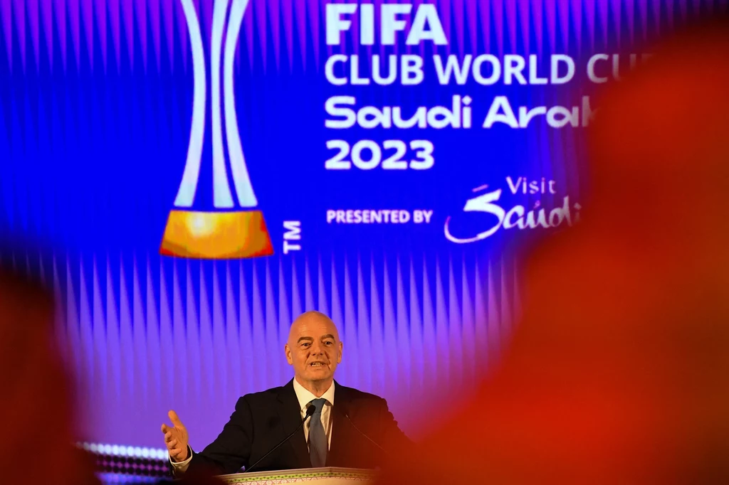 Gianni Infantino przyznaje organizację mundialu 2034 Arabii Saudyjskiej