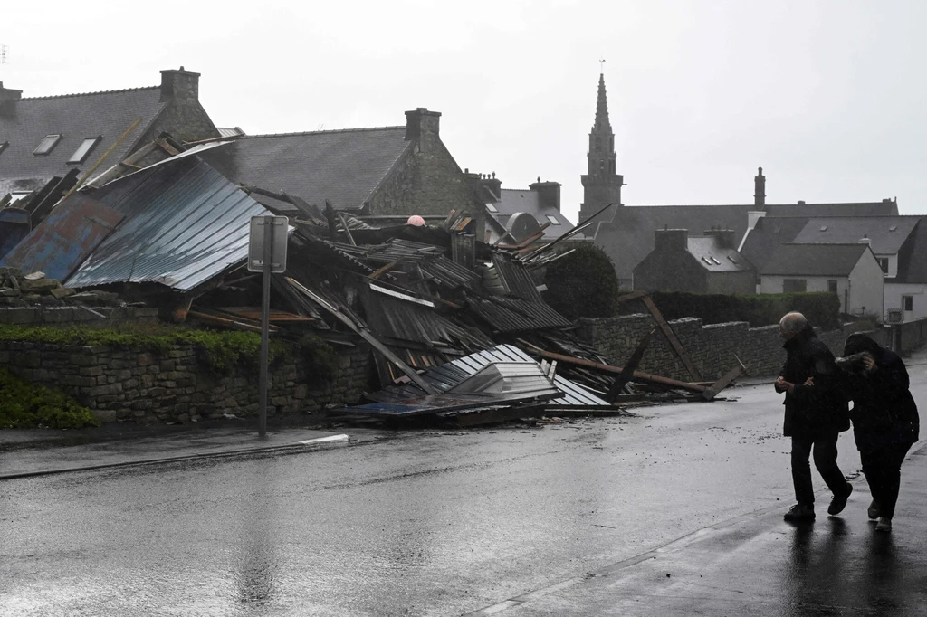 Orkan Ciaran wywołał ogromne zniszczenia na Zachodzie Europy. Porspoder, Francja 