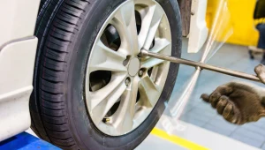 Z jaką siłą dokręcić śruby podczas wymiany kół? Przegniesz i zapłacisz krocie