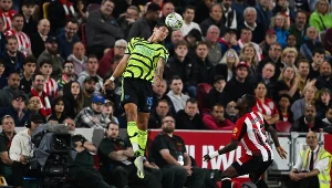Jakub Kiwior zanotował dobry mecz. Niestety, ale jego Arsenal nie zdołał wygrać niezwykle ważnego spotkania.