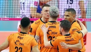 Siatkarze Jastrzębskiego Węgla. Na środku Jurij Gladyr i Tomasz Fornal