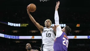 Jeremy Sochan w meczu z Phoenix Suns