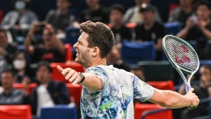 Hubert Hurkacz zagra o półfinał w Paryżu. Gdzie oglądać mecz? O której początek?