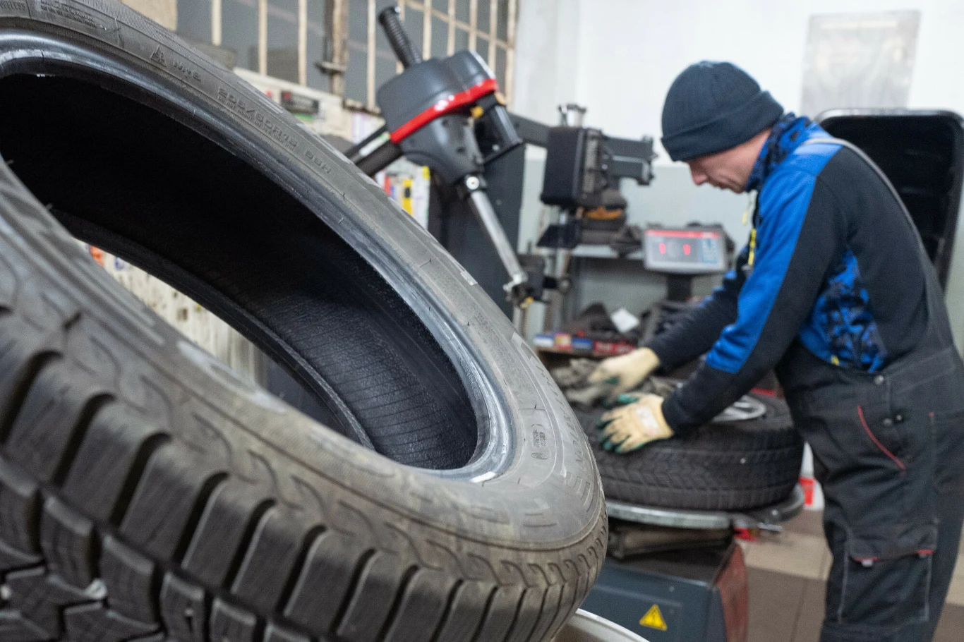 Na koła której osi należy nakładać opony w lepszym stanie? Na koła której osi należy nakładać opony w lepszym stanie?