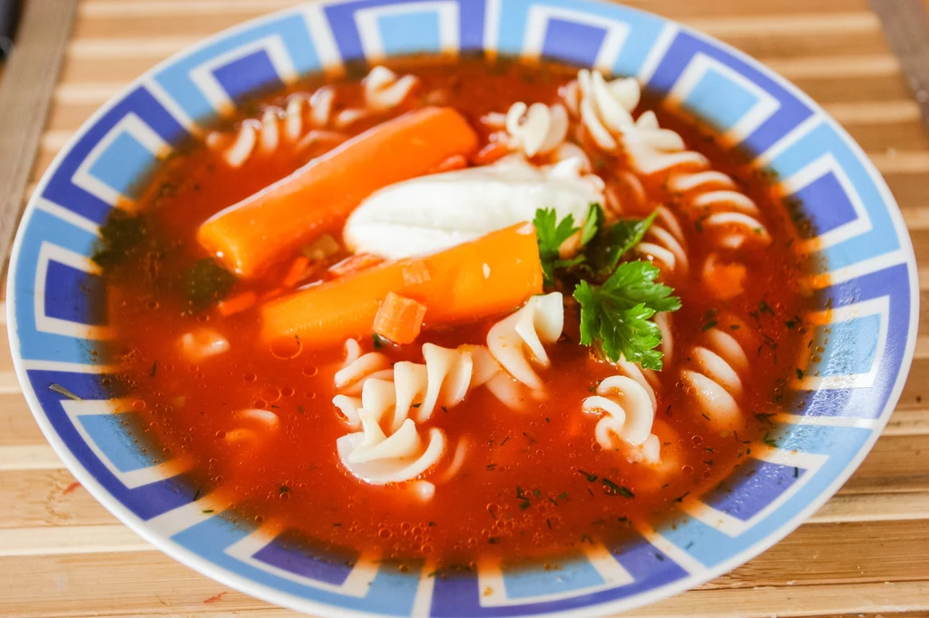 Pomidorówka to jedna z ulubionych zup Polaków