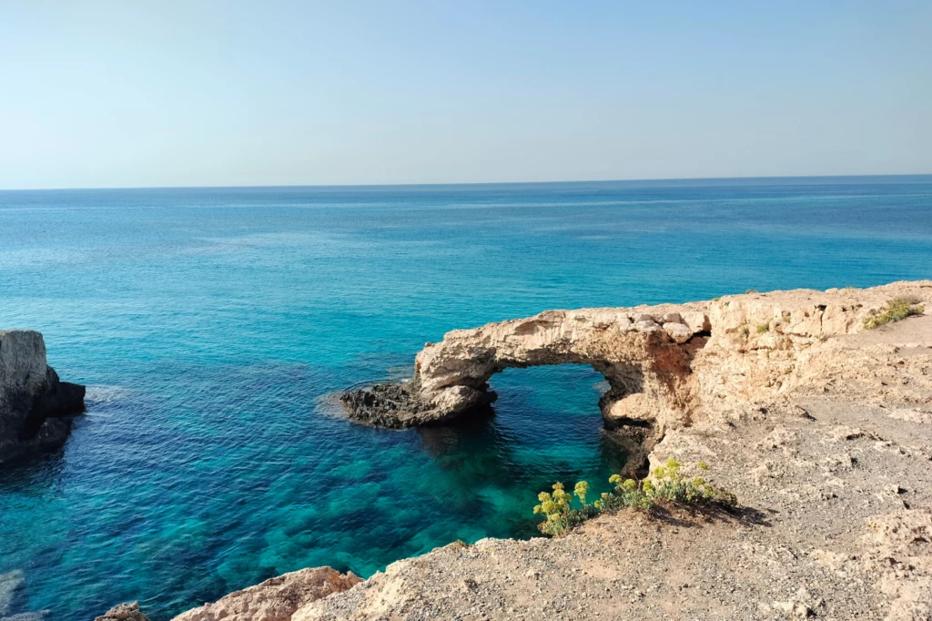 Monachus Monachus Arch to piękna atrakcja na Cyprze