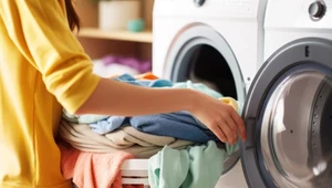 Trik na szybkie suszenie prania. Większość z nas ma w domu to urządzenie