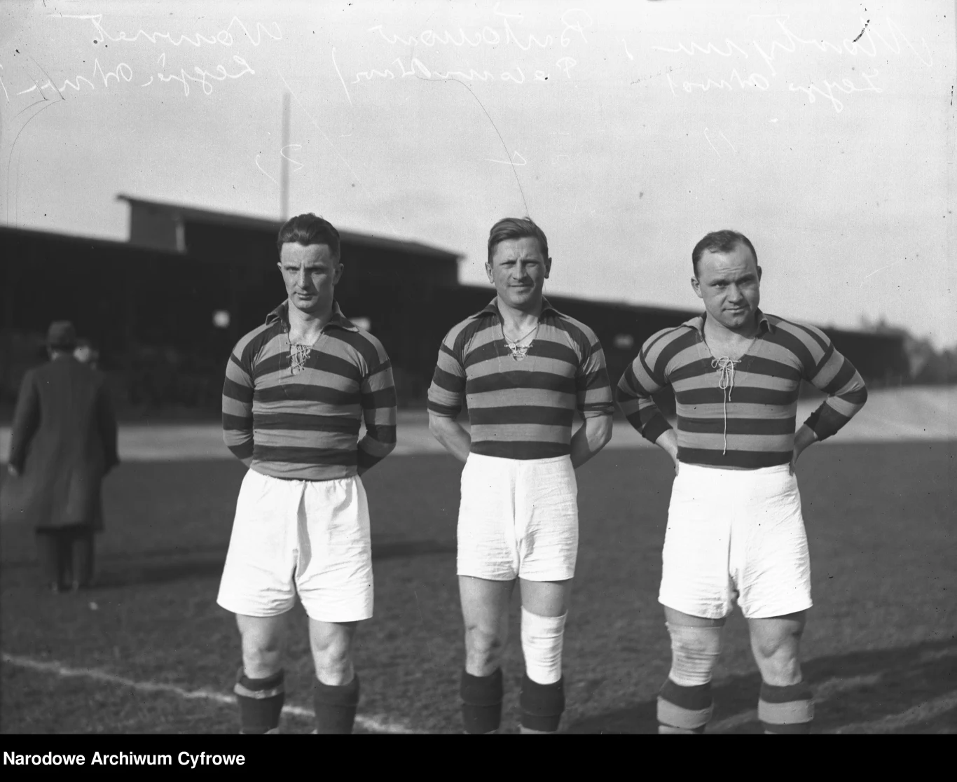 Od lewej: Józef Nawrot (Legia), Jerzy Bułanow (Polonia), Henryk Martyna (Legia) - na zgrupowaniu reprezentacji Polski Od lewej: Józef Nawrot (Legia), Jerzy Bułanow (Polonia), Henryk Martyna (Legia) - na zgrupowaniu reprezentacji Polski