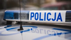Agresywny mężczyzna wyjął służbową broń z kabury policjanta i zaczął strzelać
