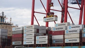 Maersk, globalny gigant branży kontenerowej, ogłosił tymczasowe zawieszenie dwóch linii żeglugowych
