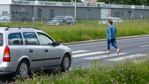 Pieszy jeszcze nie zszedł z pasów, ale czy mogę ruszyć? Decyduje jedna rzecz