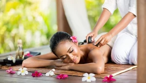 Jak wygląda masaż balijski i jakie daje korzyści zdrowotne?