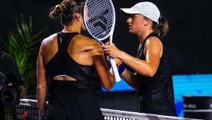 Aryna Sabalenka i Iga Świątek po meczu w WTA Finals w Cancun