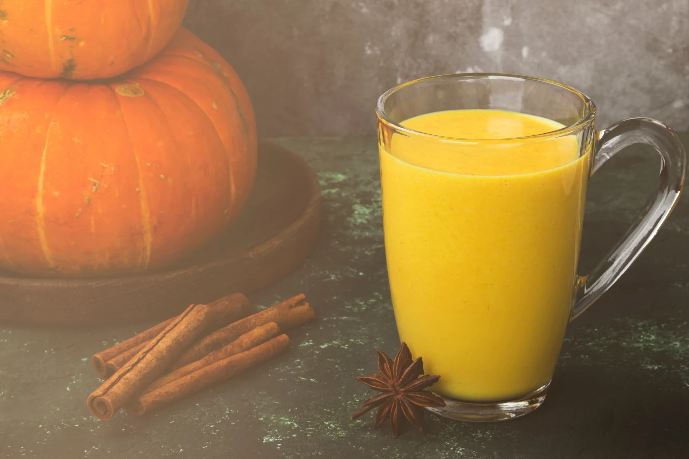 Jesienny koktajl z dyni pomoże zrzucić oponkę. Jesienny koktajl z dyni pomoże zrzucić oponkę.