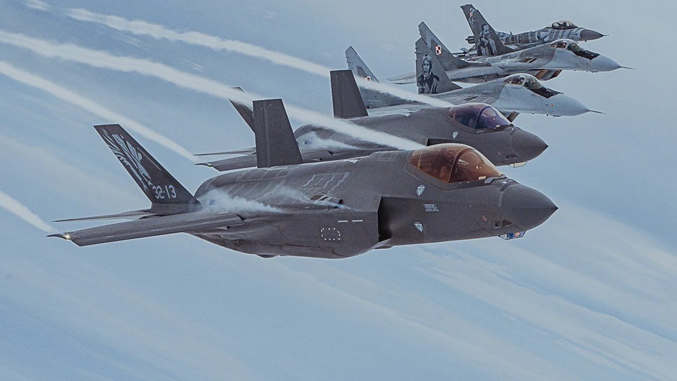 Flota włoskich myśliwców F-35 opuściła Polskę Flota włoskich myśliwców F-35 opuściła Polskę