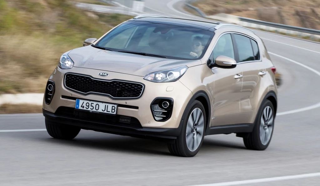 Kia Sportage na drodze zapewnia dobrą przyczepność, ale na nierównej nawierzchni nie zapewnia taki komfortowego resorowania jak najbliżsi konkurenci