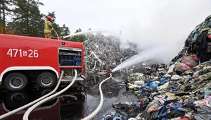 Ugaszono pożar odpadów w Kamieńcu. Akcja strażaków trwała prawie tydzień