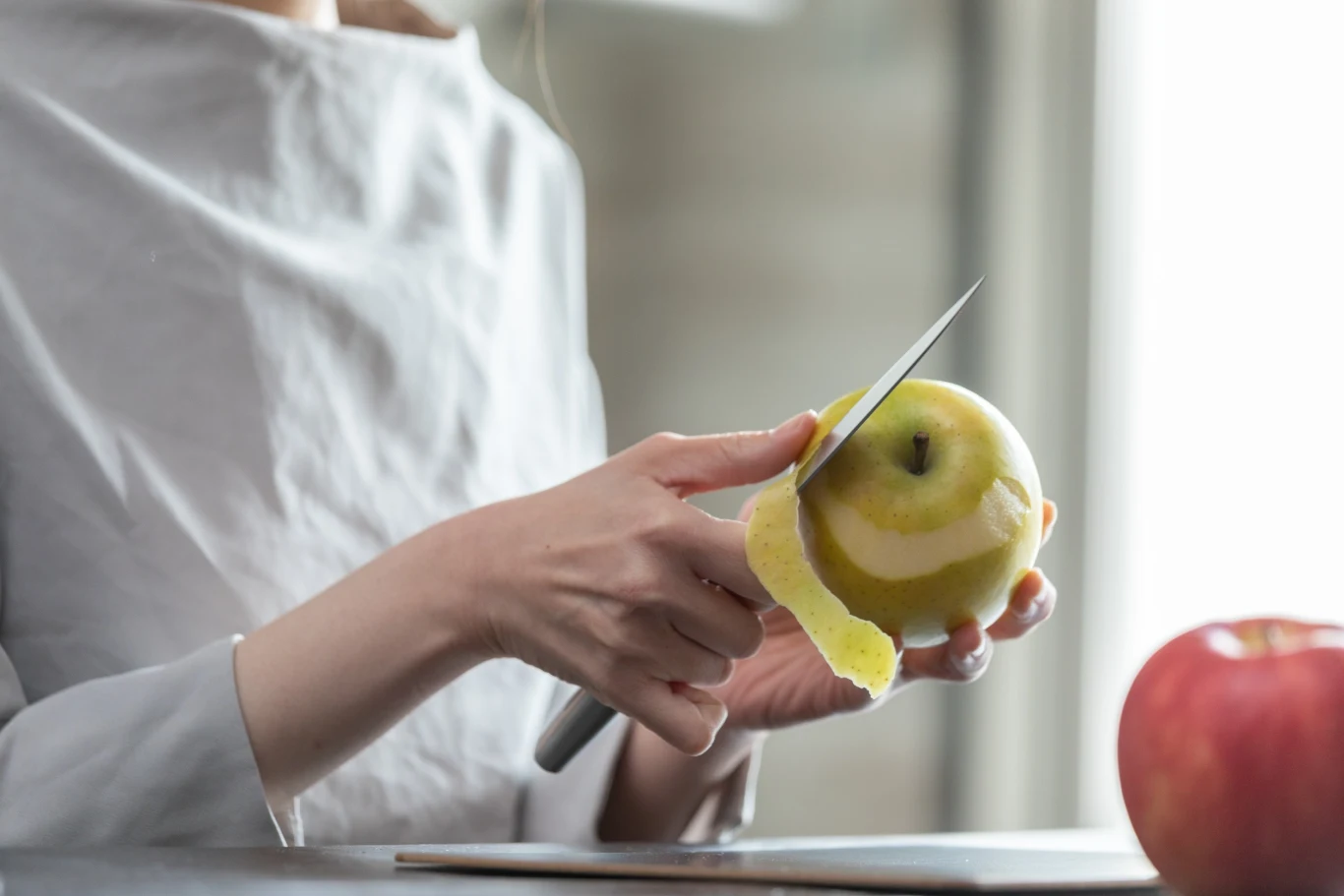 Upieczone jabłka doskonale komponują się z owsianą kruszonką