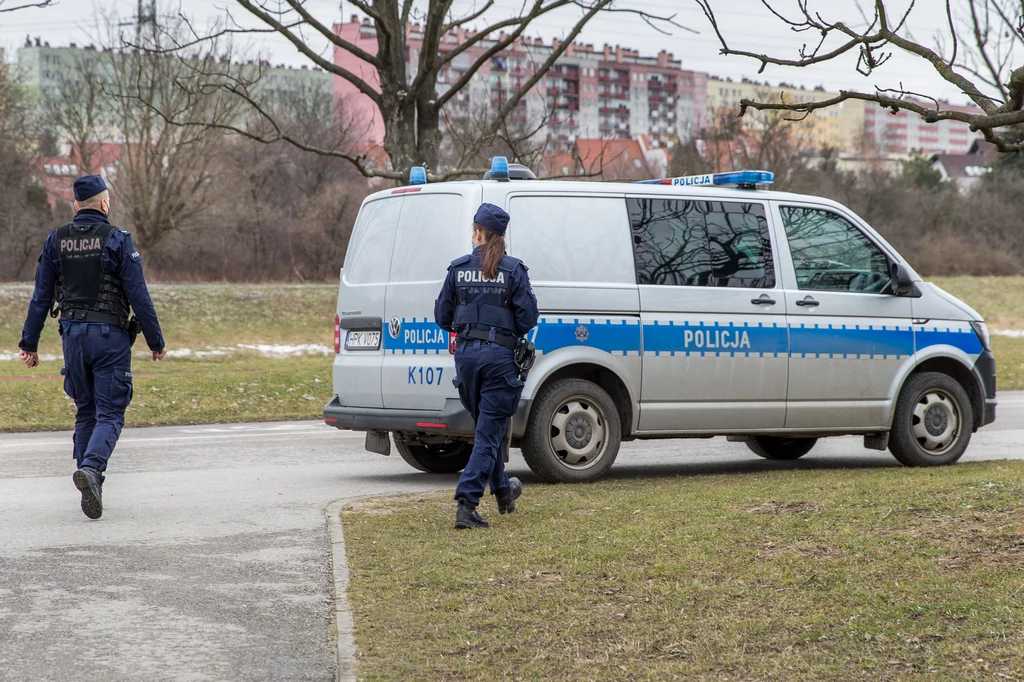 Patrol policji w czacie interwencji (zdjęcie ilustracyjne) Patrol policji w czacie interwencji (zdjęcie ilustracyjne)