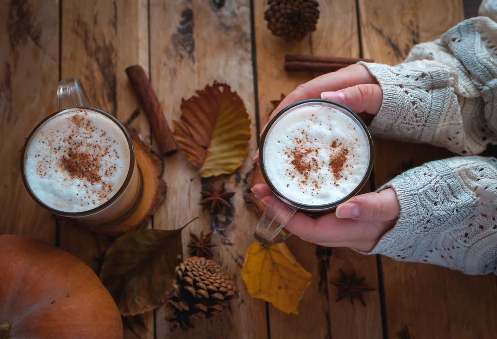 Jesienna aura daje ci się we znaki? Humor poprawi ci kawa okraszona dodatkiem aromatycznej przyprawy