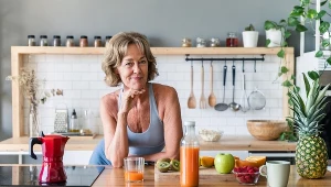 Te produkty warto jeść po 50-tce. Usprawniają pracę mózgu i poprawiają pamięć