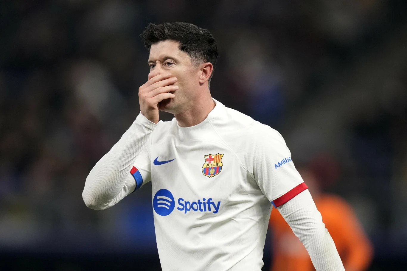 Robert Lewandowski w barwach FC Barcelona podczas meczu Ligi Mistrzów z Szachtarem Donieck Robert Lewandowski w barwach FC Barcelona podczas meczu Ligi Mistrzów z Szachtarem Donieck