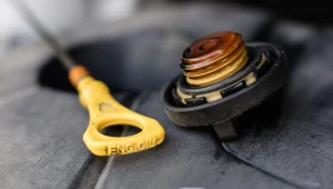 Prawidłowo dogrzany, sprawny silnik nie powinien pozostawiać na korku żadnej mazi