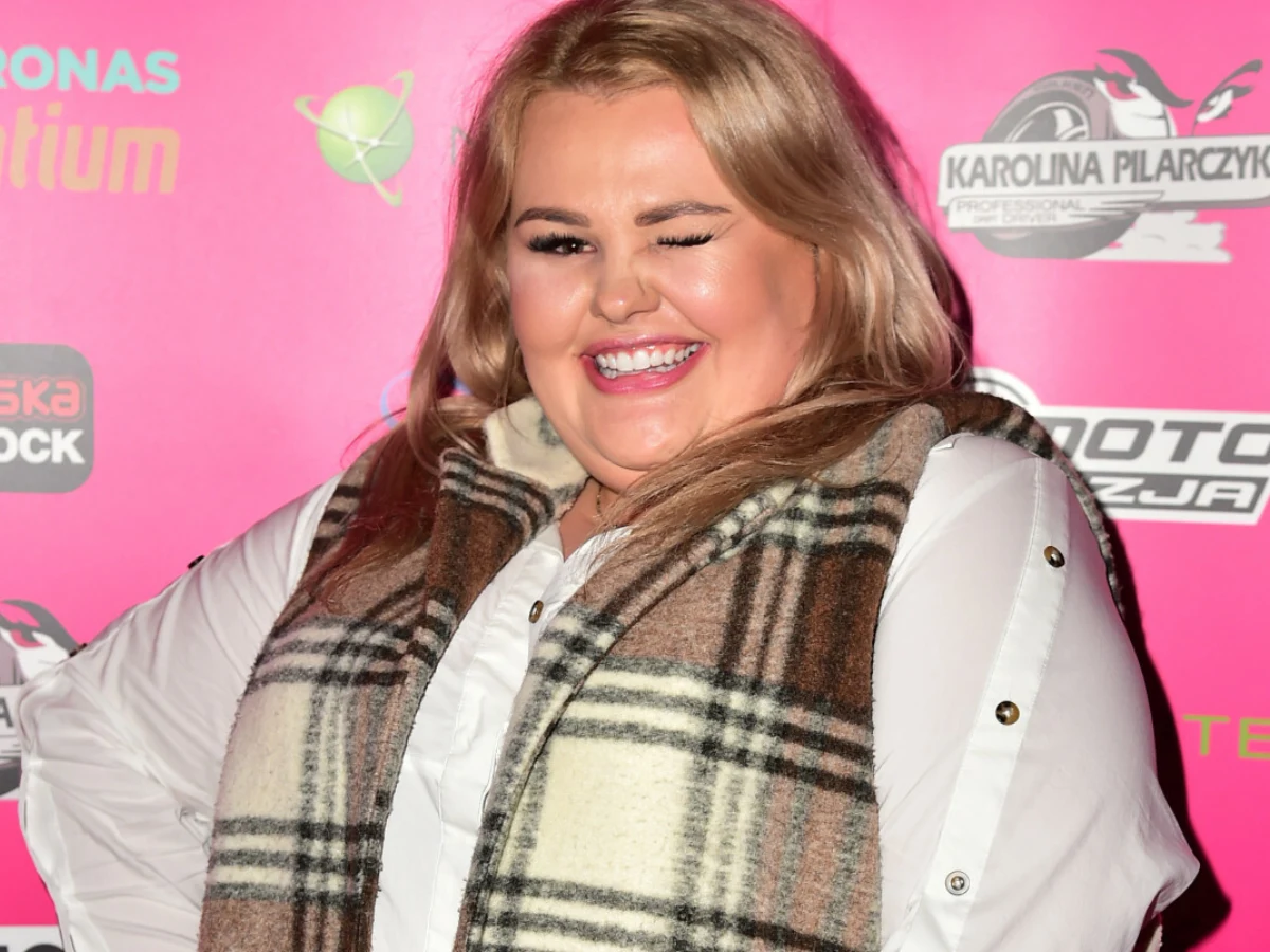 Przed operacją ważyła prawie 150 kg, a tera zdecydował się na kolejne zmiany. Zdjęcia zaskakują Przed operacją ważyła prawie 150 kg, a tera zdecydował się na kolejne zmiany. Zdjęcia zaskakują