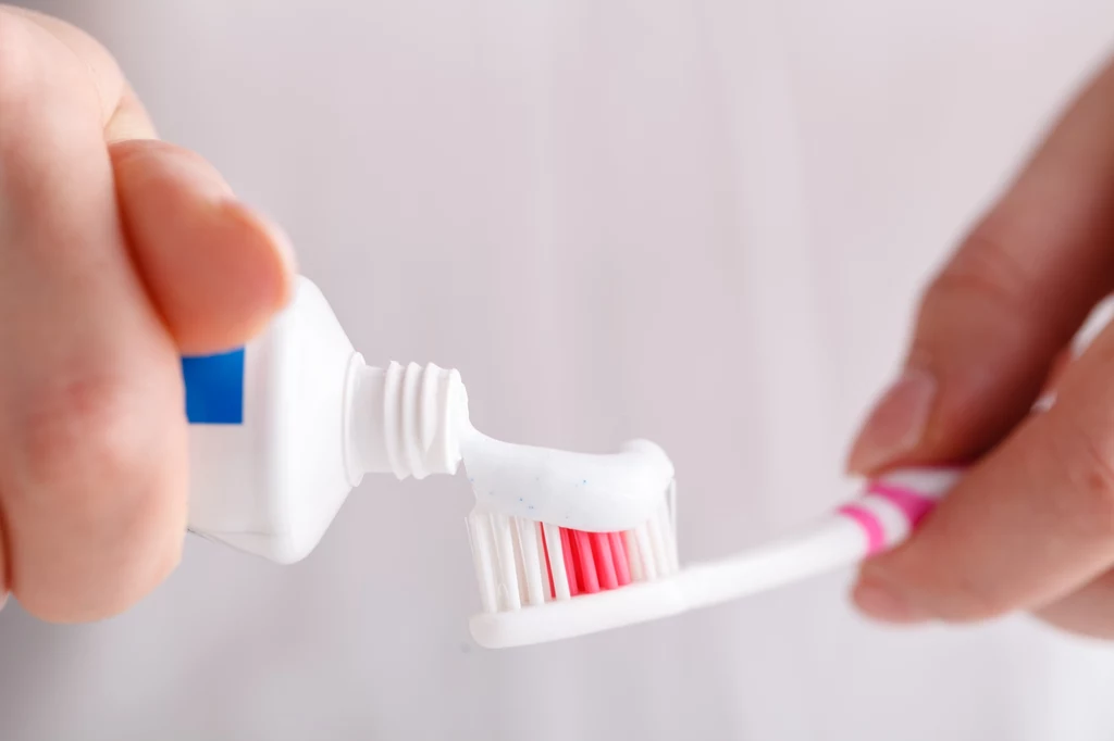 Czy warto myć zęby przed śniadaniem?