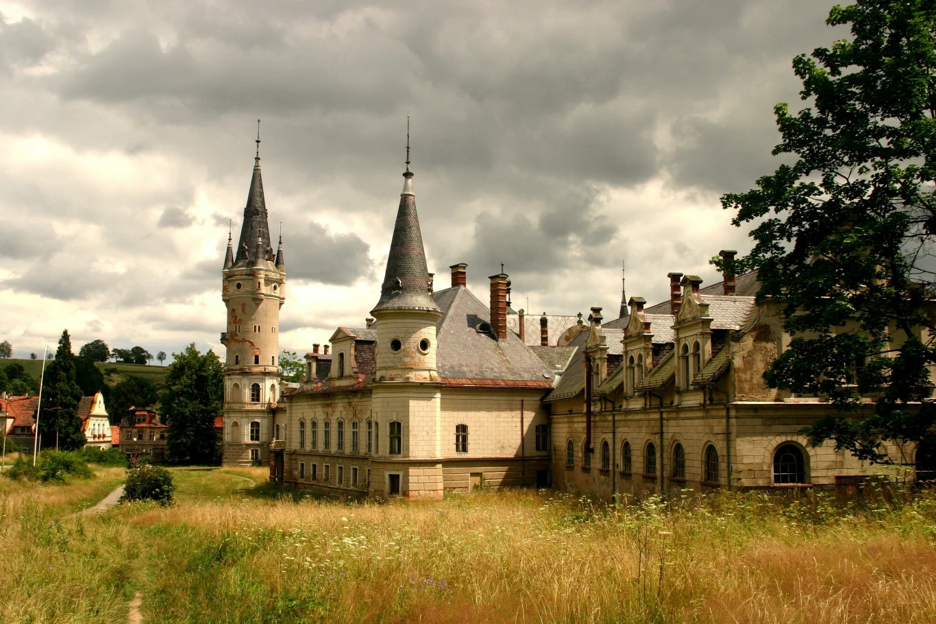 Pałac w Bożkowie. Odrobina Disneylandu na Dolnym Śląsku