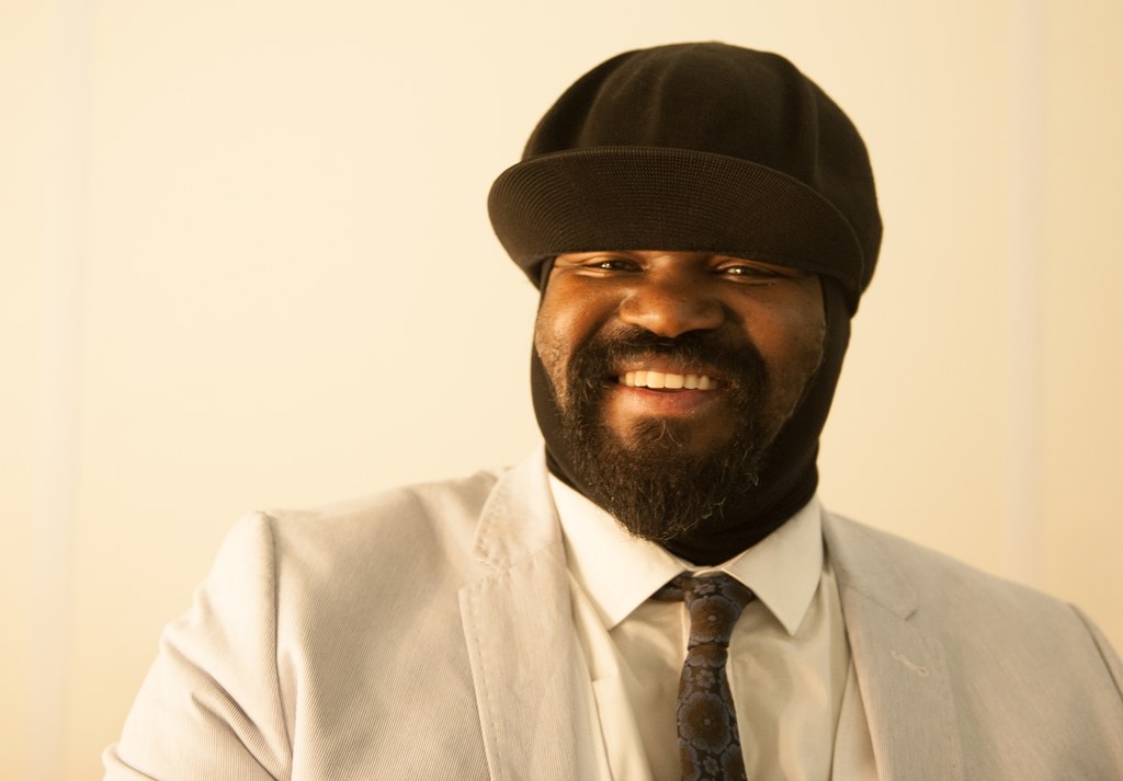 Gregory Porter nigdy nie ściąga czapki. Kryje się za tym tajemnica z dzieciństwa