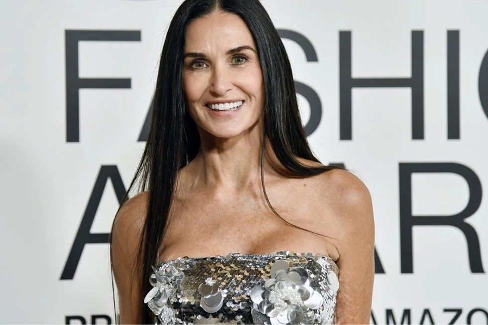 Demi Moore olśniła srebrną kreacją