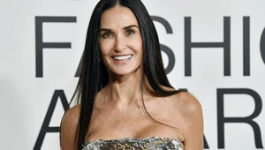 Założyła srebrną suknię, olśniła wszystkich. Demi Moore zachwyciła kreacją