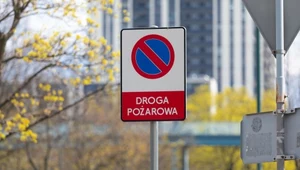 Droga pożarowa to nie parking. Przepisy stanowią jasno