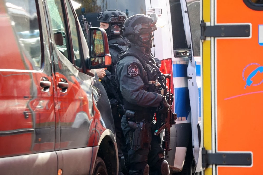 Niemcy. Służby zabezpieczyły teren wokół szkoły w Hamburgu Niemcy. Służby zabezpieczyły teren wokół szkoły w Hamburgu