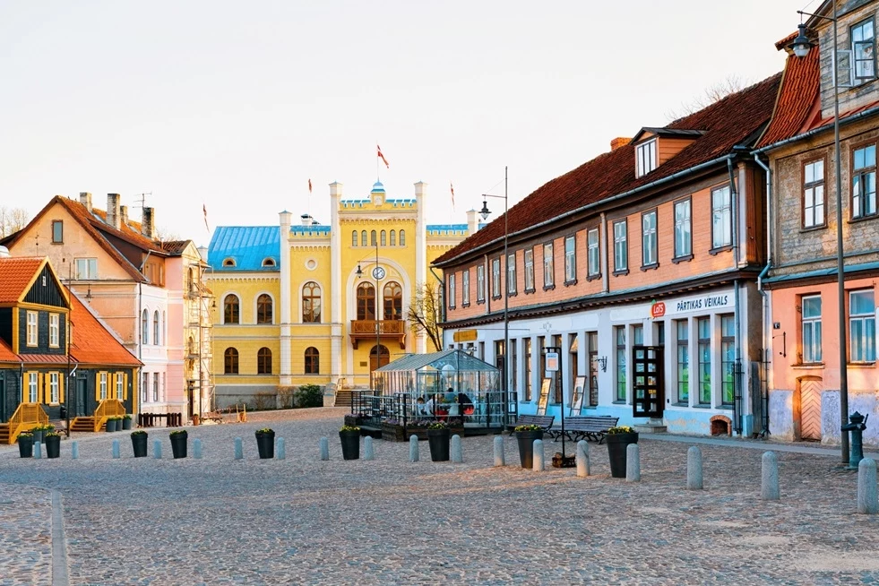 Kuldyga zachwyca urokliwą architekturą