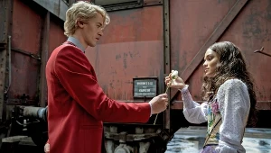 Tom Blyth i Rachel Zegler w scenie z filmu "Igrzyska śmierci. Ballada ptaków i węży"