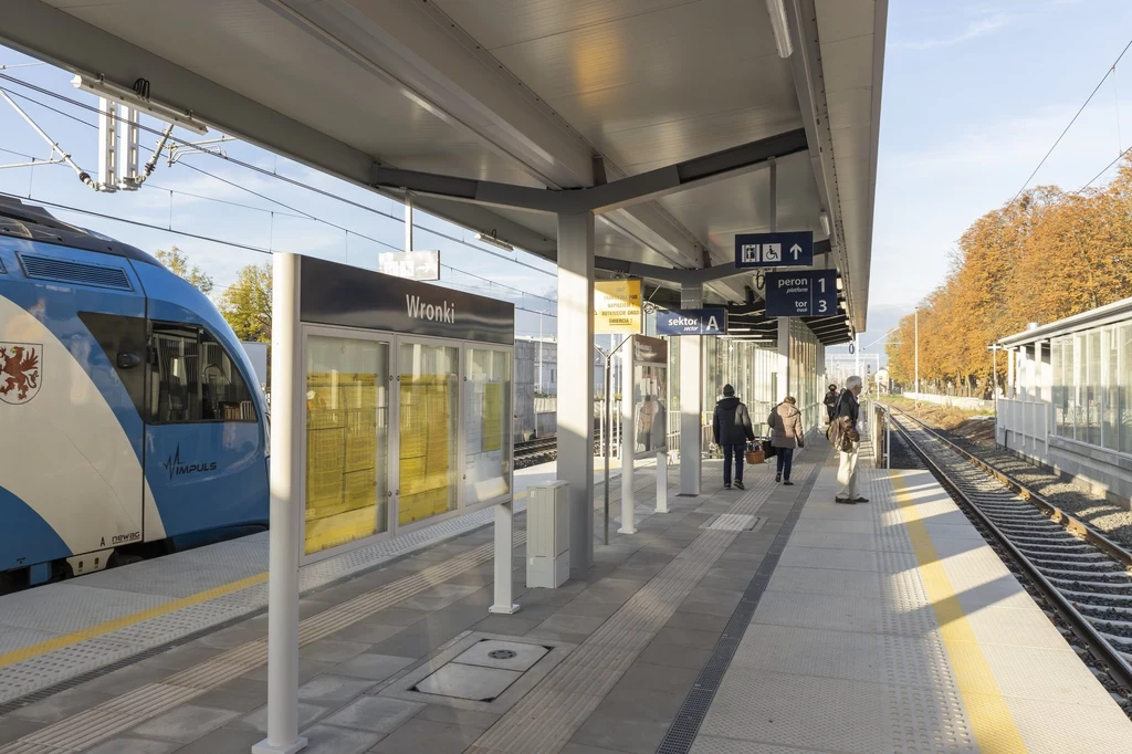 Aktualne rozkłady jazdy pociągów są dostępne m.in. na przystankach