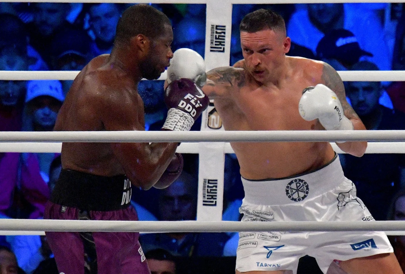 Ołeksandr Usyk w walce z Danielem Dubois