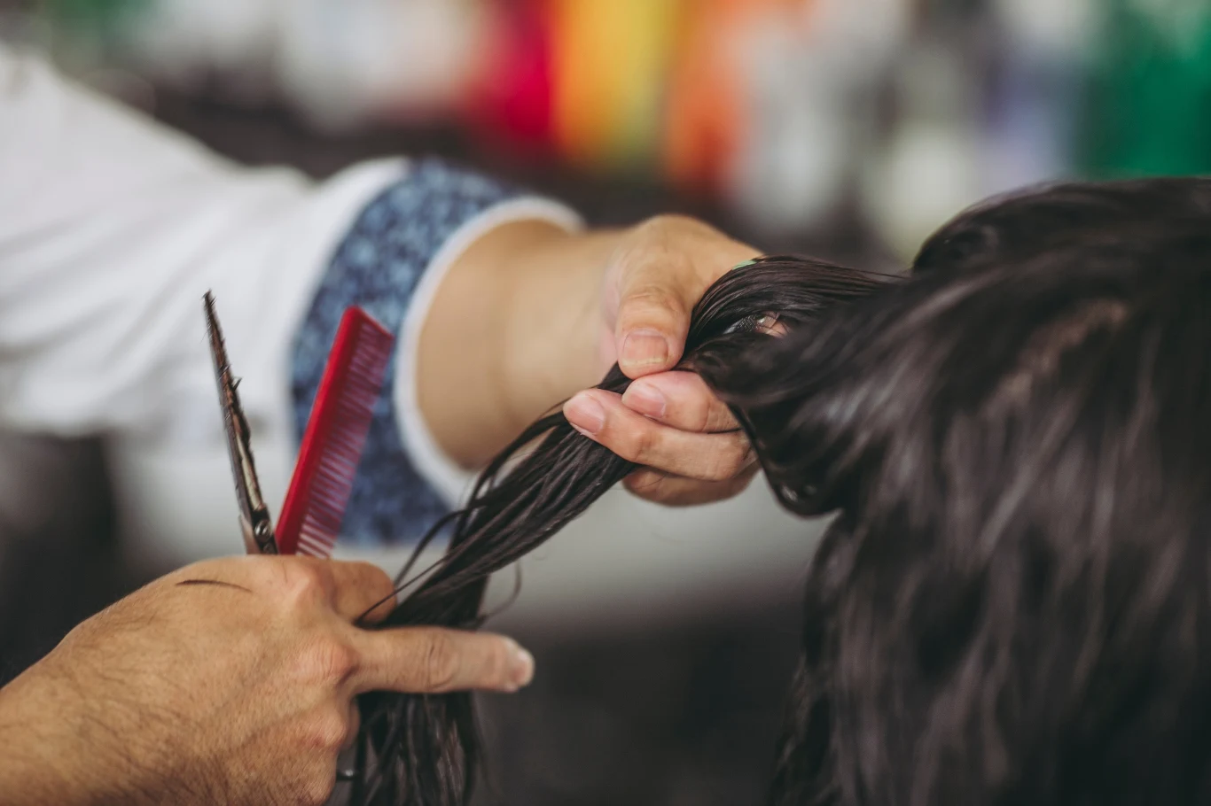 Grzywka curtain bangs pasuje do każdej kobiety, bez względu na wiek Grzywka curtain bangs pasuje do każdej kobiety, bez względu na wiek