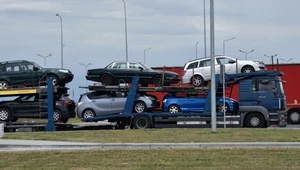 Pół roku ciężkiej pracy na samochód, oczywiście używany. Smutne dane z Polski