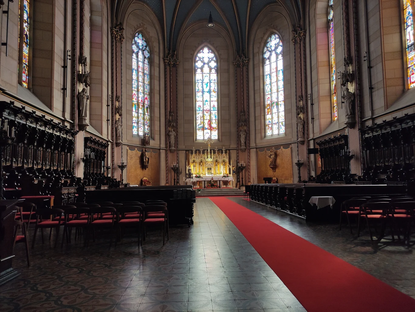 Wnętrze katedry św. Wacława Wnętrze katedry św. Wacława