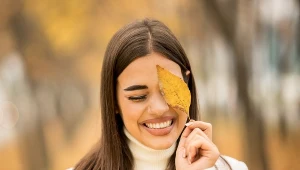 Ten makijaż to hit jesieni. Spojrzenia przyciągają usta