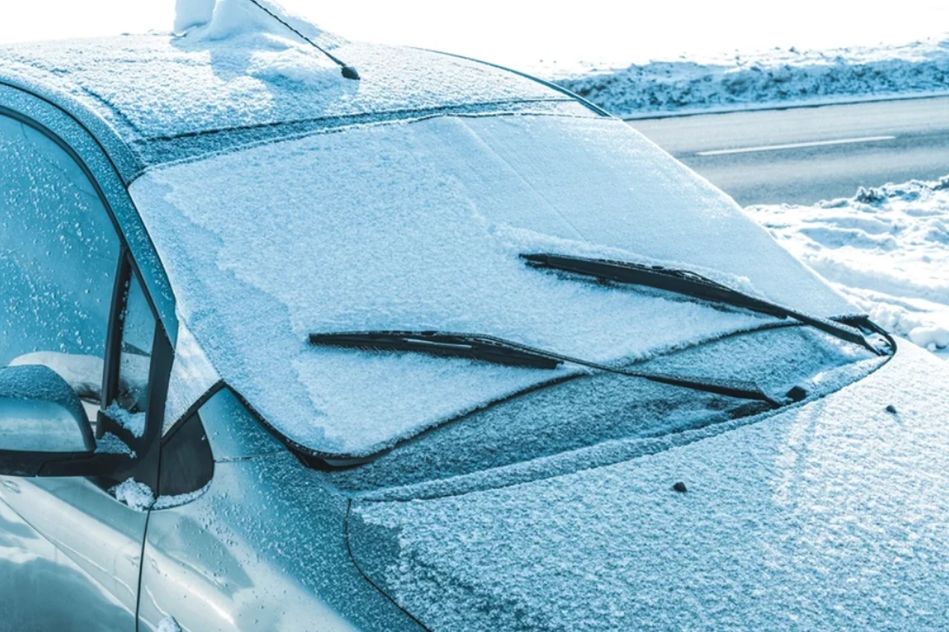 Osłona na szybę podczas zimowych mrozów? Wbrew pozorom ma to sens Osłona na szybę podczas zimowych mrozów? Wbrew pozorom ma to sens