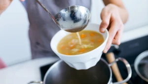 W tej diecie ograniczasz surowe warzywa i dania smażone. To odpoczynek dla żołądka