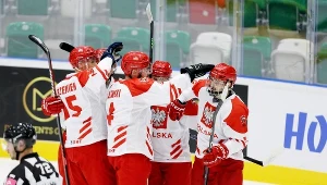 Hokejowa reprezentacja Polski i radość po strzelonej bramce w meczu z Estonią