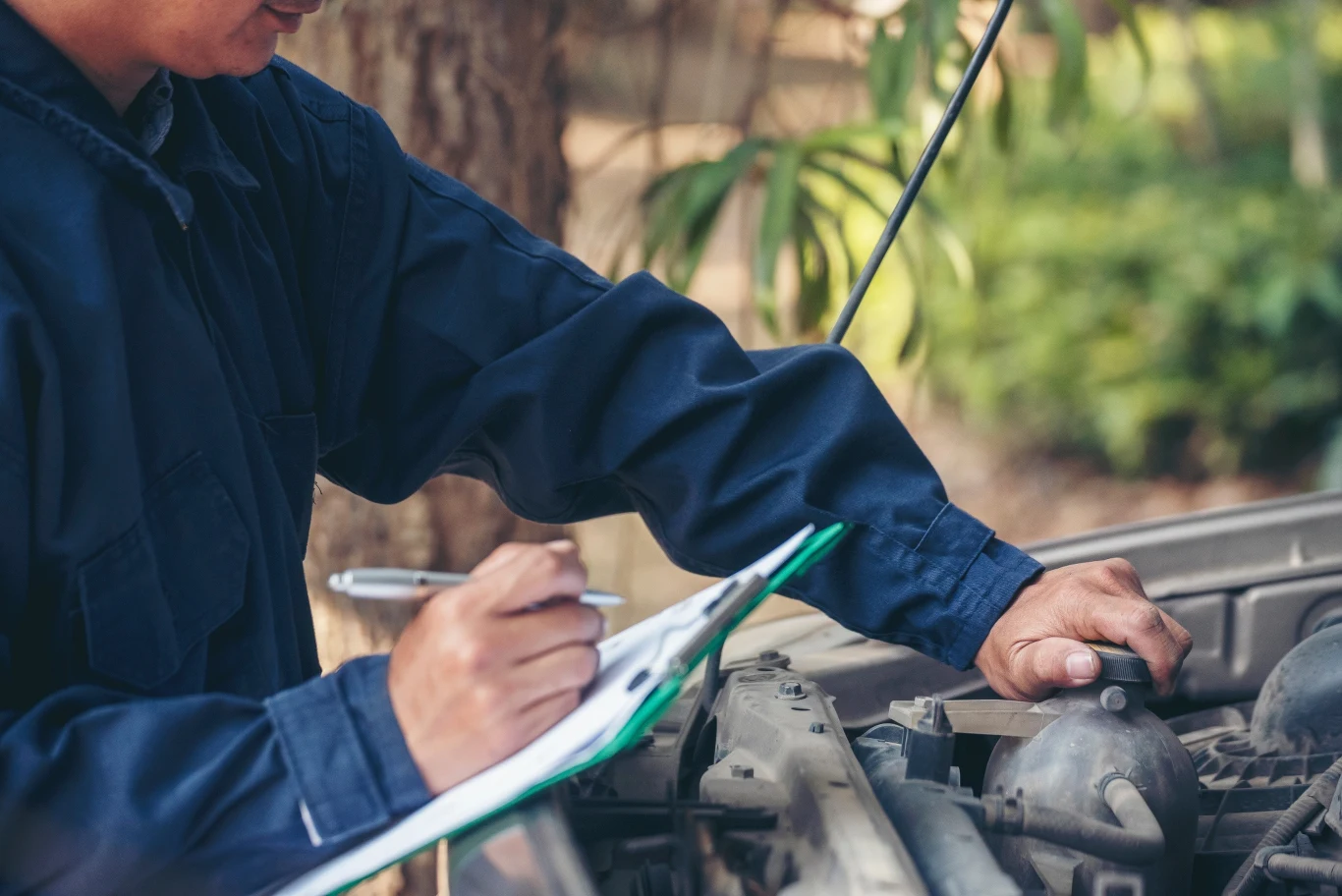 Jeśli stan pojazdu jest zły, diagnosta może nawet zatrzymać dowód rejestracyjny. Co zrobić, gdy auto nie przejdzie przeglądu?