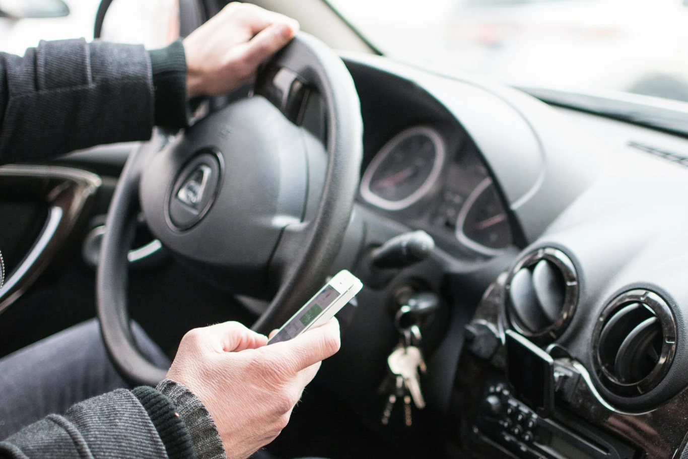 Przejazdy "taksówkami na aplikację" są w Polsce bardzo popularne Przejazdy "taksówkami na aplikację" są w Polsce bardzo popularne