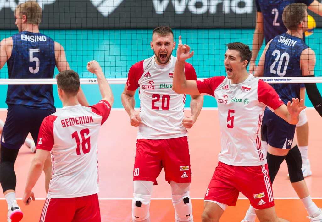Mateusz Bieniek (numer 20) w reprezentacji Polski Mateusz Bieniek (numer 20) w reprezentacji Polski