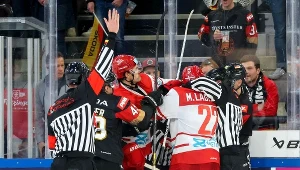 Kadr z meczu Niemcy - Dania